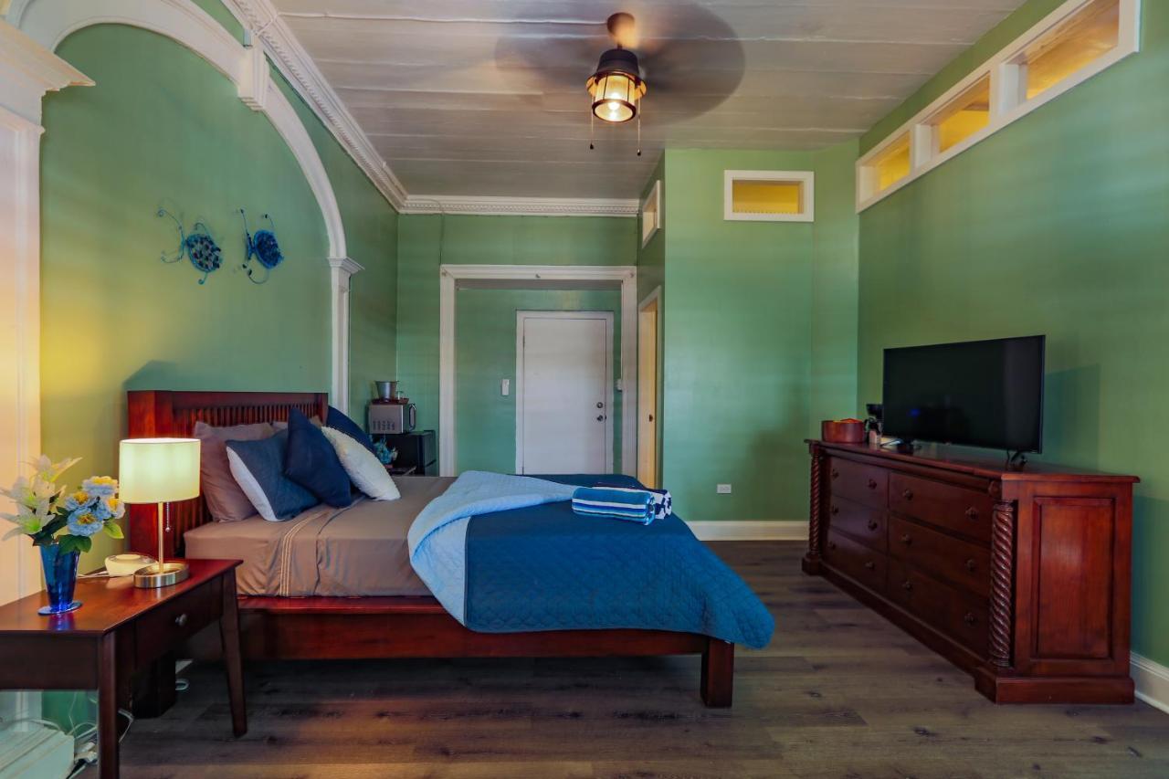 Victoria House Hotel Frederiksted Buitenkant foto
