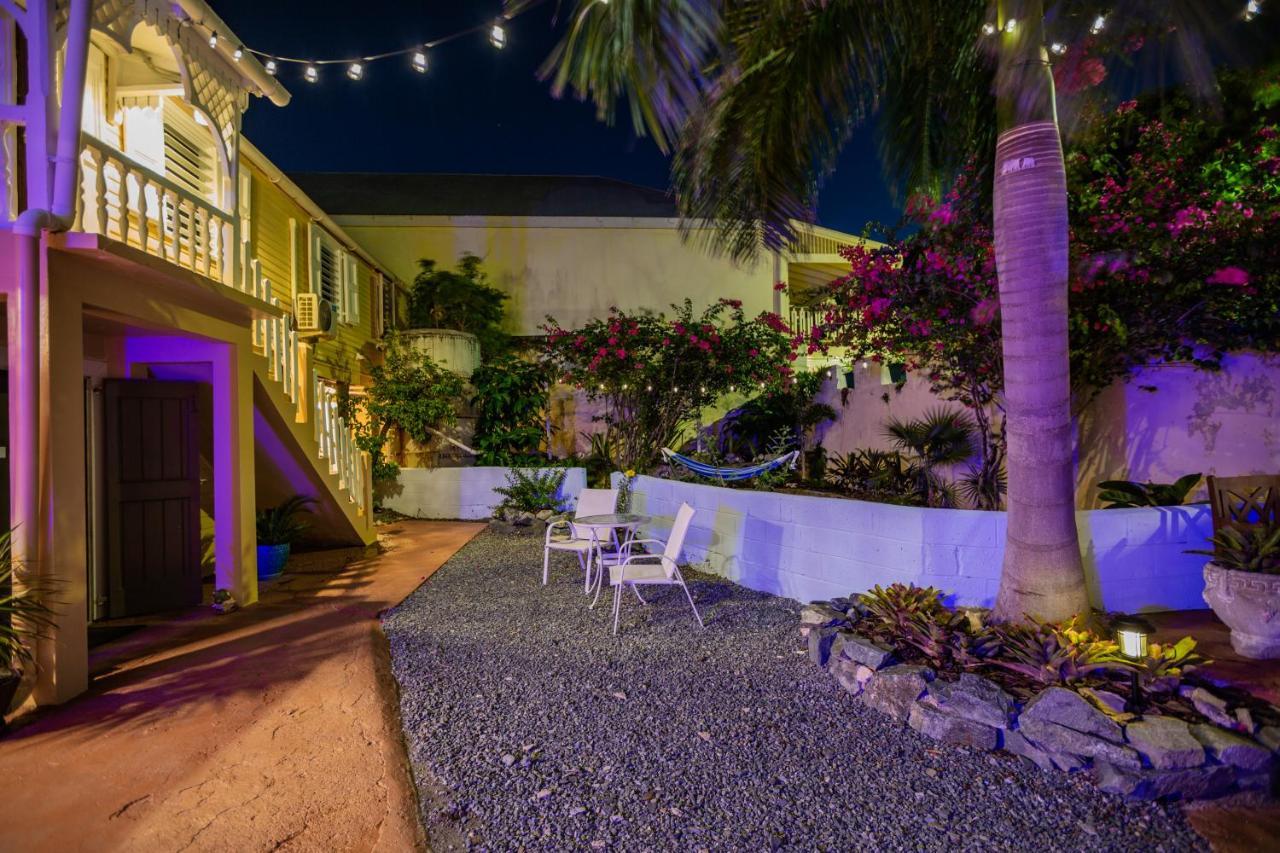 Victoria House Hotel Frederiksted Buitenkant foto