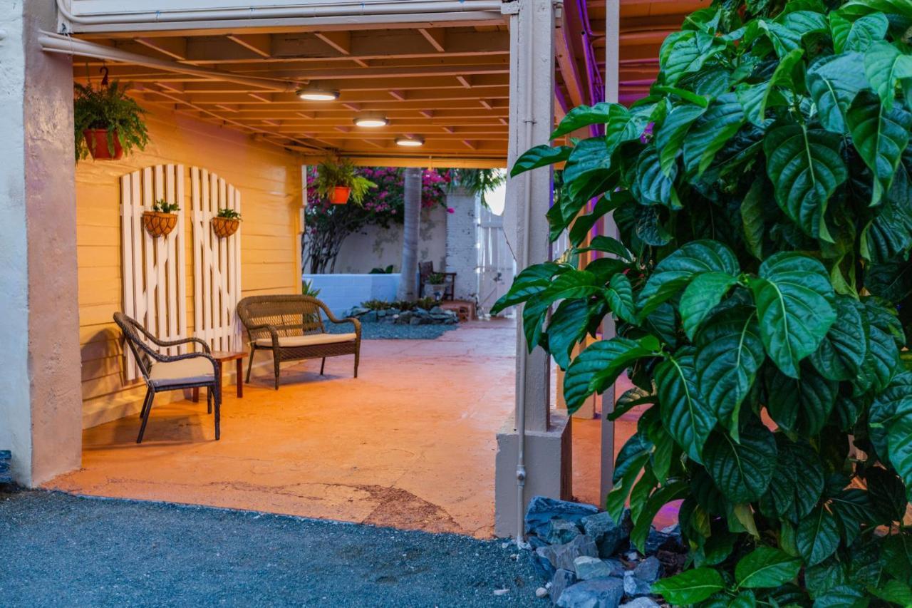 Victoria House Hotel Frederiksted Buitenkant foto