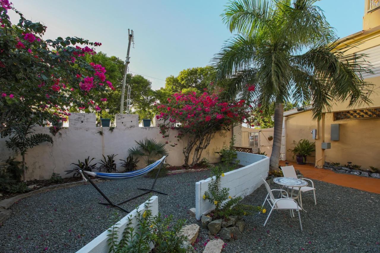 Victoria House Hotel Frederiksted Buitenkant foto