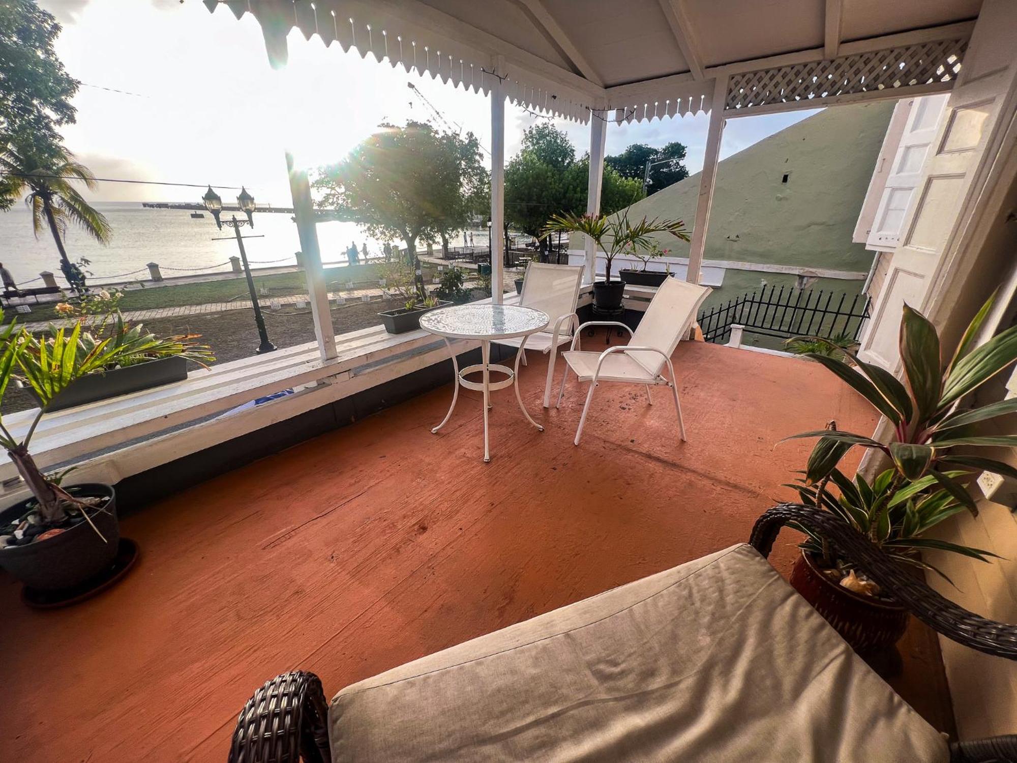 Victoria House Hotel Frederiksted Buitenkant foto