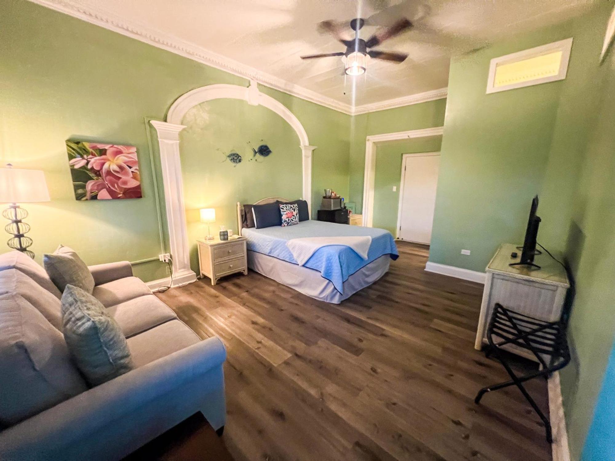 Victoria House Hotel Frederiksted Buitenkant foto